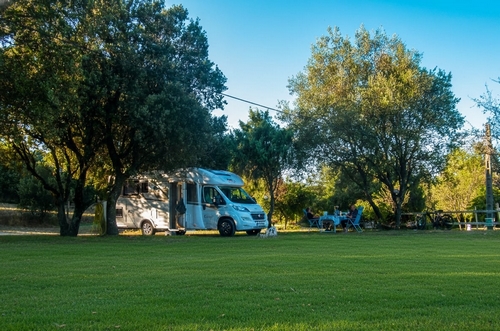 Vast nature pitch without hedges at Camping Les Truffières