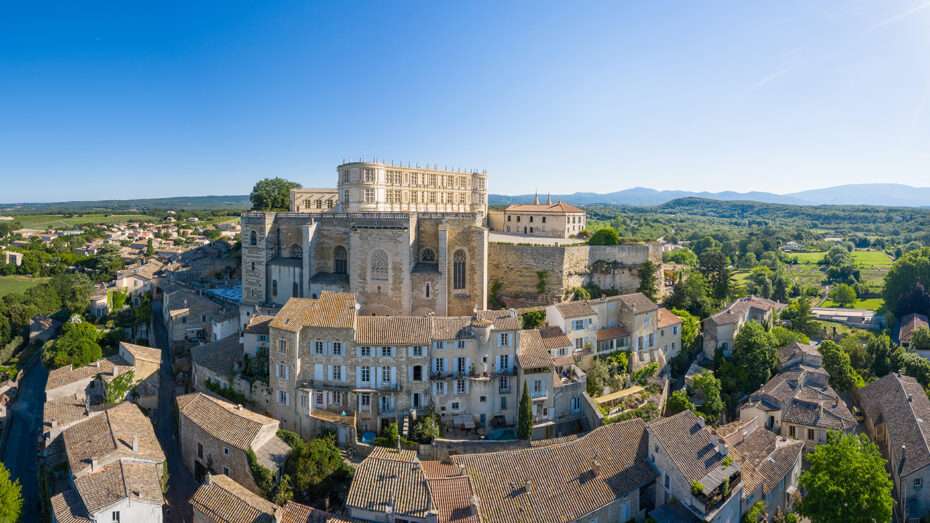 Château de Grignan - 34,4 KM