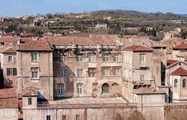 middeleeuws tempeliersklooster bourg saint andeol ardeche