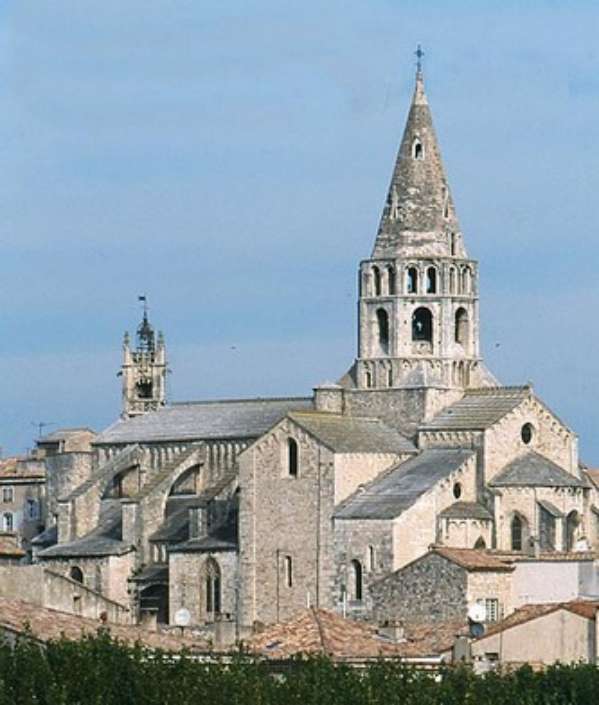 middeleeuwse geschiedenis kerk bourg saint andeol ardeche