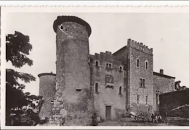 Image du château du XIe siècle à Ruoms.