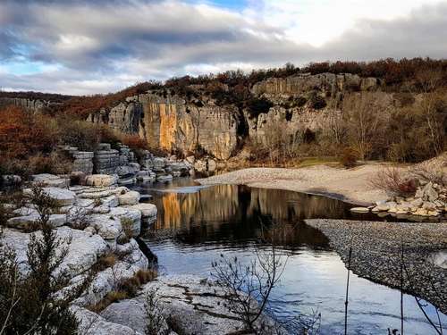 Geniet in de Gorges de l'Ardèche van een van de beste gratis escapades langs de rivier.