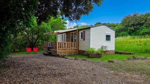 What is the mobile home rental in the Ardèche like?", "Does the mobile home have a wooden terrace?